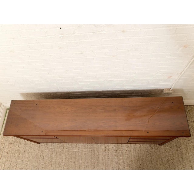 Wood Vintage Mid-Century Modern Walnut Credenza With Glass Top For Sale - Image 7 of 12