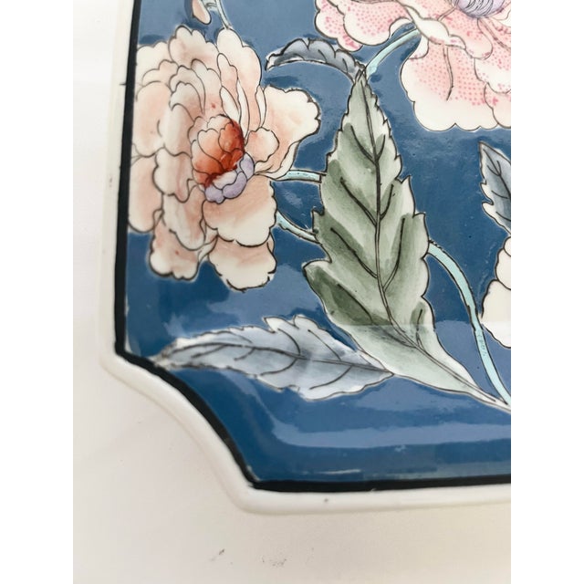 Chinoiserie Vintage Floral Ceramic Dish in Chinoiserie Style For Sale - Image 3 of 6