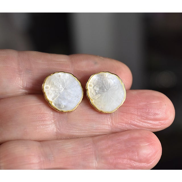 14k Gold Kabana Carved Mother of Pearl Sand Dollar Pierced Post Earrings, A Pair For Sale In Philadelphia - Image 6 of 15