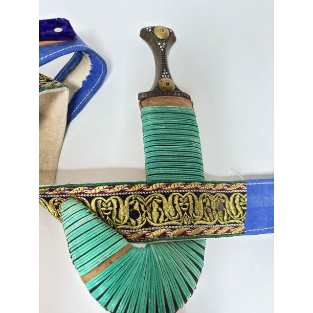 Vintage Mid Century Yemeni Jambiya Dagger With Bone-Mounted Scabbard With Belt For Sale In Palm Springs - Image 6 of 14