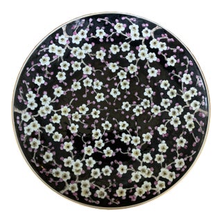 Vintage Gold Imari White Lotus Blossom on a Black Background Decorative Wall Plate For Sale