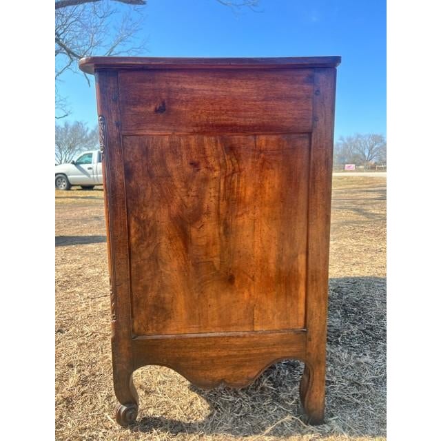 Fine 18th Century French Louis XV Provincial Burl Walnut Sideboard / Buffet. For Sale - Image 11 of 18