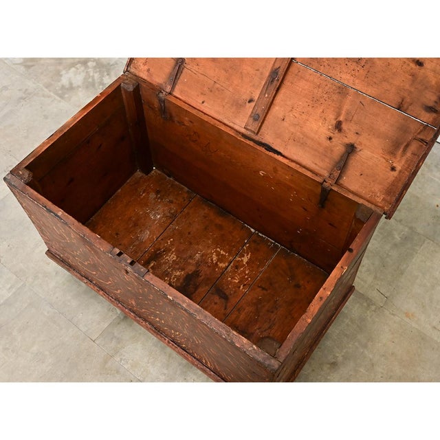 Early 19th Century Swedish 19th Century Faux Bois Petite Painted Trunk For Sale - Image 5 of 10
