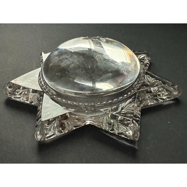 Early 20th Century Antique 1920s Art Deco 7 Point Star Heavy Glass Paperweight Magnifying Glass For Sale - Image 5 of 12