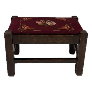 Mid 20th Century English Country / Ralph Lauren Style Needlepoint Footstool – Petite Rustic Stool For Sale