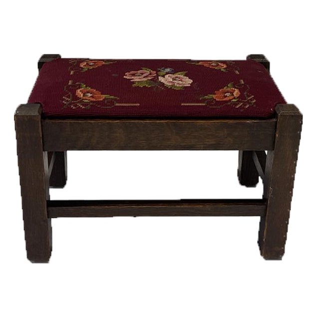 Mid 20th Century English Country / Ralph Lauren Style Needlepoint Footstool – Petite Rustic Stool For Sale
