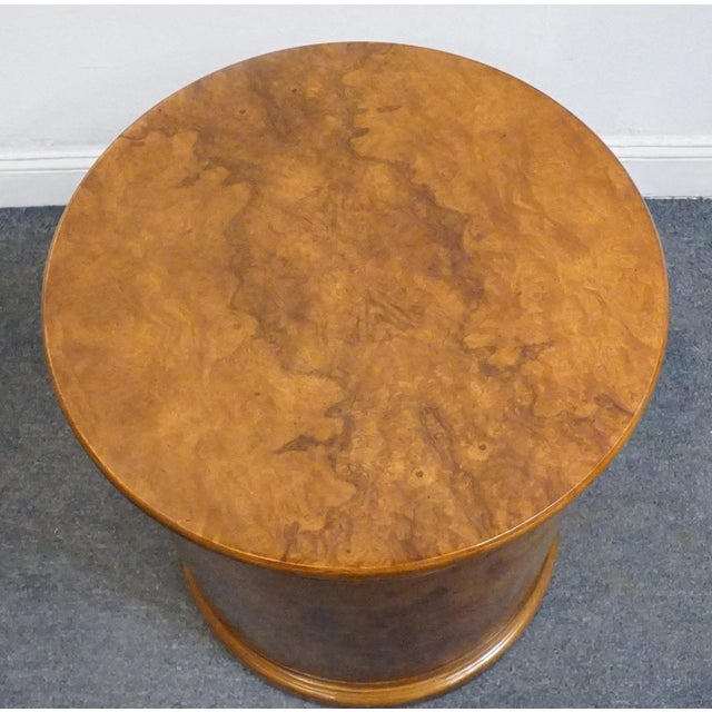 Brown Henredon Furniture Traditional Style Bird's Eye Maple 21" Accent Round Storage End Table 4700-43 For Sale - Image 8 of 10