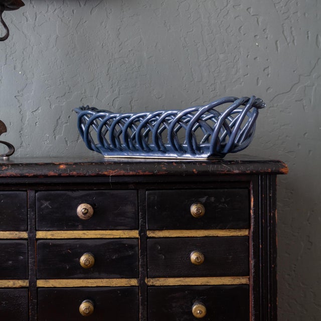1970s Farmhouse Open Lattice Blue Ceramic Oval Bread Baguette Basket or Fruit Bowl For Sale - Image 9 of 10