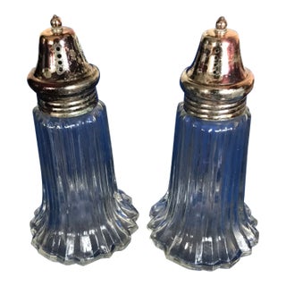 Vintage Mid-Century Modern Clear Glass Ribbed Salt and Pepper Shakers Silver Plated Tops For Sale