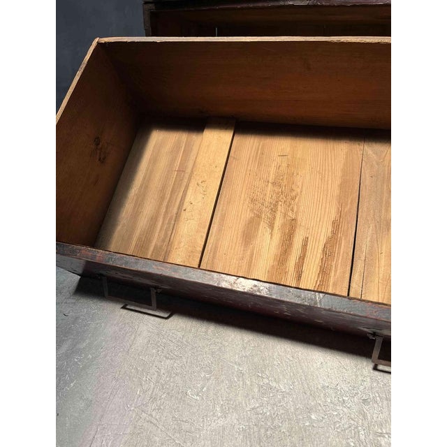 Antique Japanese Isho-Dansu Kimono Storage Box in Urushi Lacquer Finish For Sale - Image 15 of 18