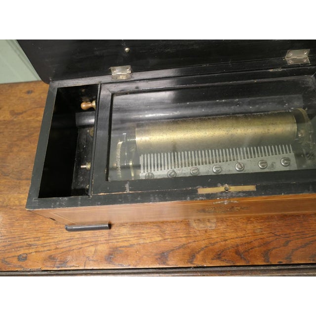 Brown Victorian Cylinder Music Box in Marquetry For Sale - Image 8 of 10