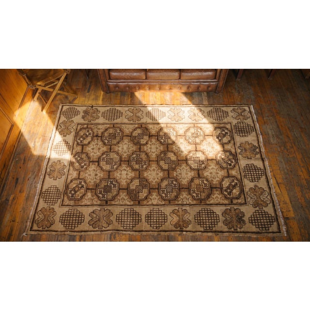 Textile 1920s Tan Beige Geometric Antique Chinese Khotan Rug 4'8"x 8'2" Handknotted Wool Carpet For Sale - Image 7 of 9