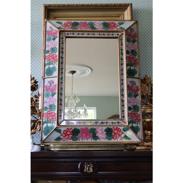 Hollywood Regency 1960s Italian Reverse-Painted Geranium Glass Giltwood Mirror For Sale - Image 3 of 18