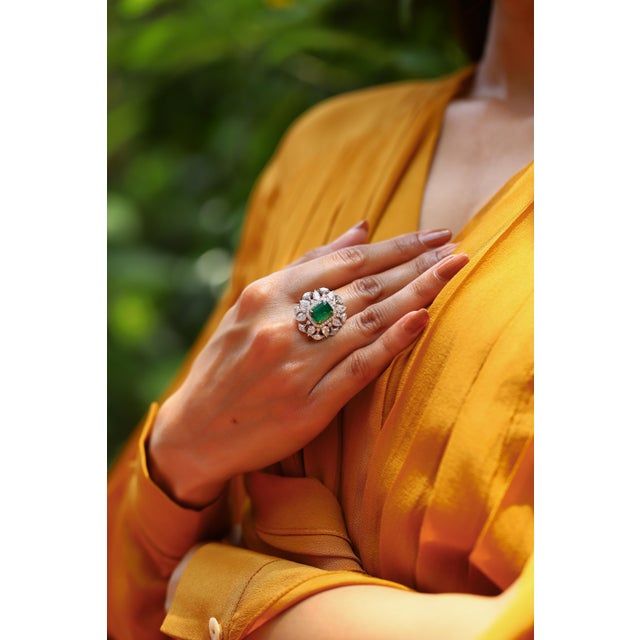 Natural zambian Emerald Ring with Diamond in 18k Gold For Sale - Image 13 of 18