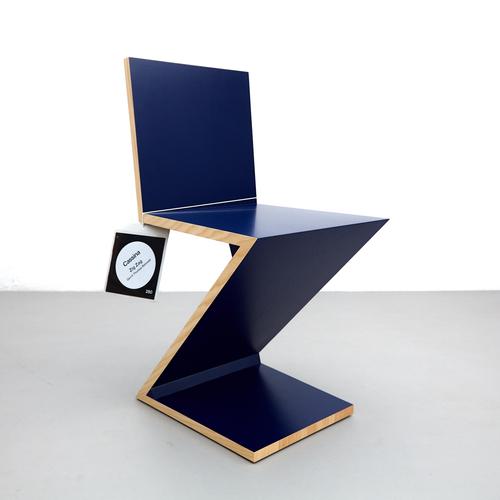 Mid-Century Modern Zig Zag Chair by Gerrit Rietveld for Cassina, For Sale - Image 13 of 18