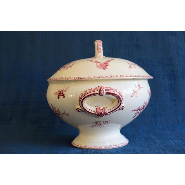 Antique French Red Favori Soup Tureen in Earthenware from Sarreguemines, 1890s For Sale - Image 4 of 13