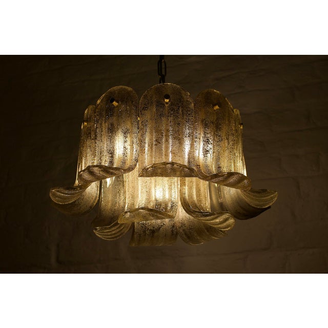 1970s Pendant Light with Petals in Gold Murano Glass from Mazzega, 1970s For Sale - Image 5 of 12