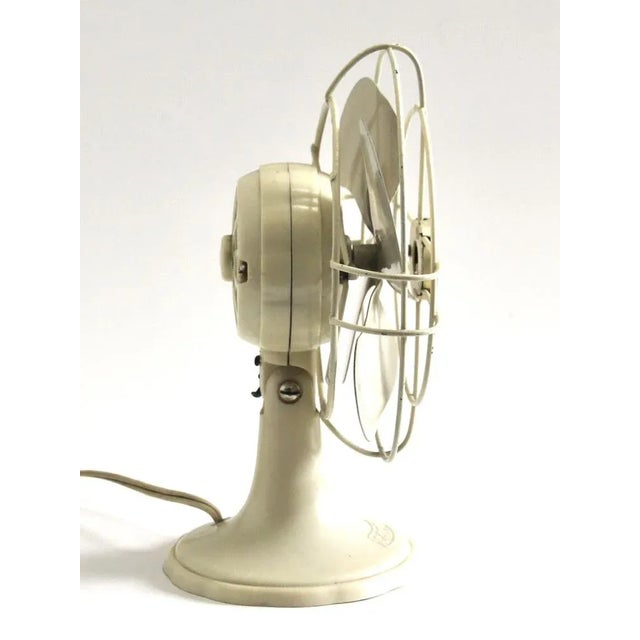 This beige fan made of early plastic can be inclined to the front and back. Due to the keyhole hole in the base, it can...
