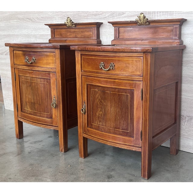 1900 - 1909 Pair of French Louis XV Style Satinwood One Door Nightstand Bedside Cabinet For Sale - Image 5 of 12