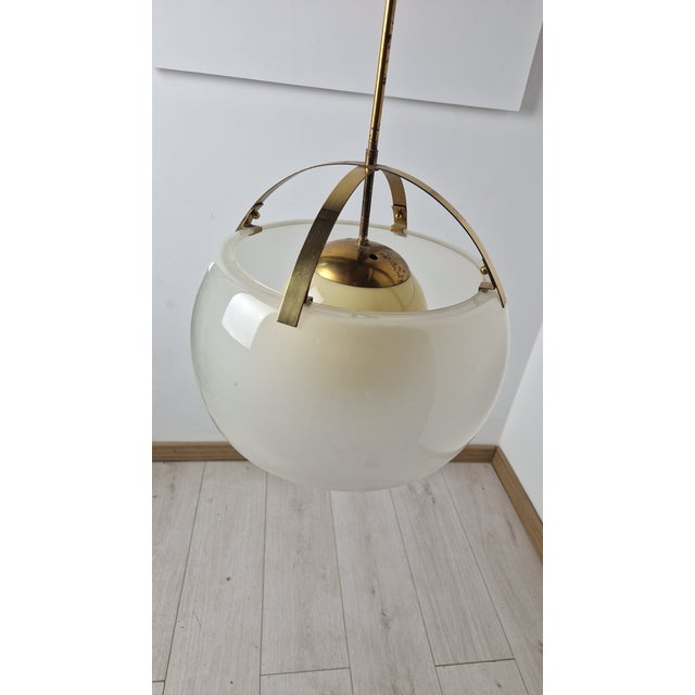 Gold Large Omega Pendant in Polished Brass by Vico Magistretti for Artemide, 1960s For Sale - Image 8 of 11