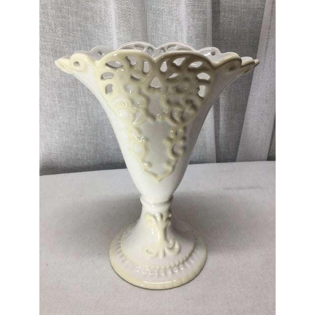 Art Nouveau Vintage Victorian Boho Chic Two-Tone Fan White Fan Vase. For Sale - Image 3 of 7