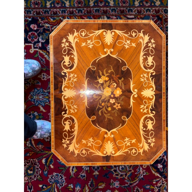 Italian Italian Precious Woods Marquetry Set of 3 Nesting Tables With a Music Box in the Smallest Table For Sale - Image 3 of 8