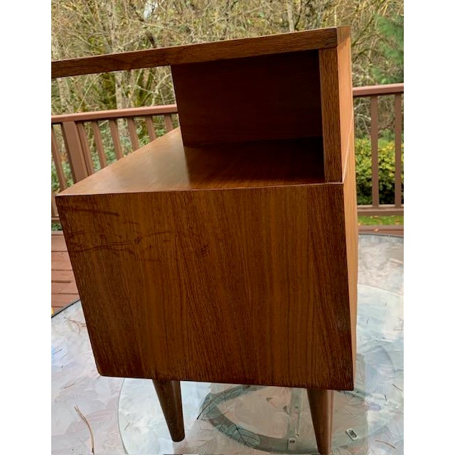 Brown 1950s Ramseur Mid Century Modern Set of 2 Nightstands For Sale - Image 8 of 13