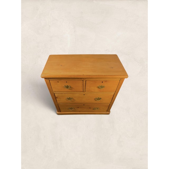Early 20th Century Antique English Pine Chest of Drawers For Sale - Image 4 of 10