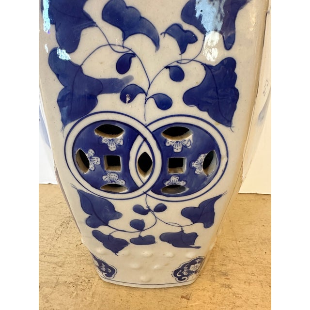 Chinese Chinese Blue & White Ceramic Garden Seat End Table For Sale - Image 3 of 6