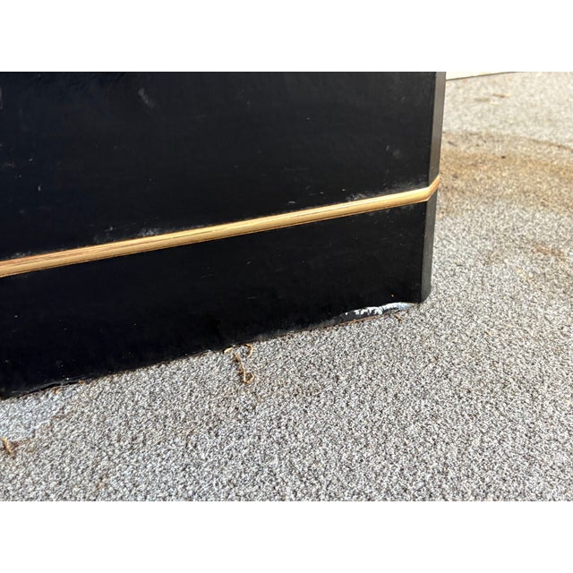 1980s Postmodern Black/Gold Mirror-Top Side Table For Sale - Image 5 of 5