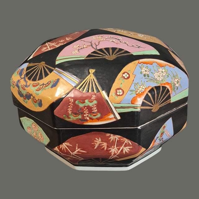 Japanese Vintage Japanese Meiji Imary Large 13.5'' X 10'' Octagonal Covered Box Marked For Sale - Image 3 of 14
