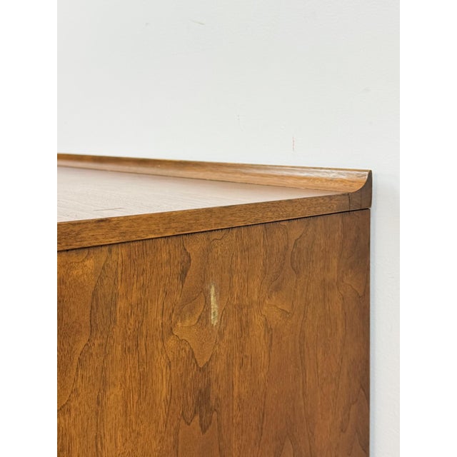 Vintage Chest Broyhill Sculptra MCM Gentleman's Tallboy Three Drawer Cabinet Dresser For Sale - Image 18 of 18