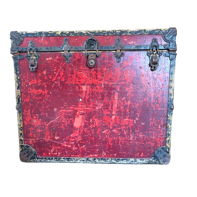 Early 20th century Pendleton Woolen Mills Sample Sales Trunk. Manufactured by the Rogers Fibre Company. Original condition.