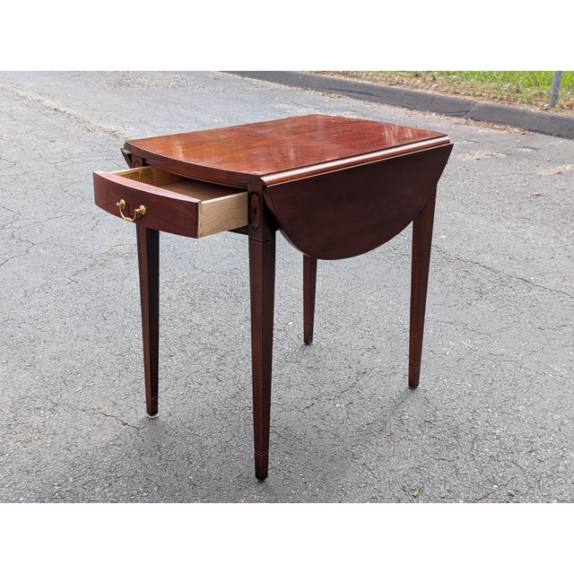 This exceptional Federal-style mahogany Pembroke drop-leaf table perfectly embodies early American sophistication,...