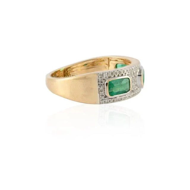 Art Deco VRJewels Three Stone Emerald7 Diamond Cluster Cocktail Ring Size 7 in 14k Gold For Sale - Image 3 of 10