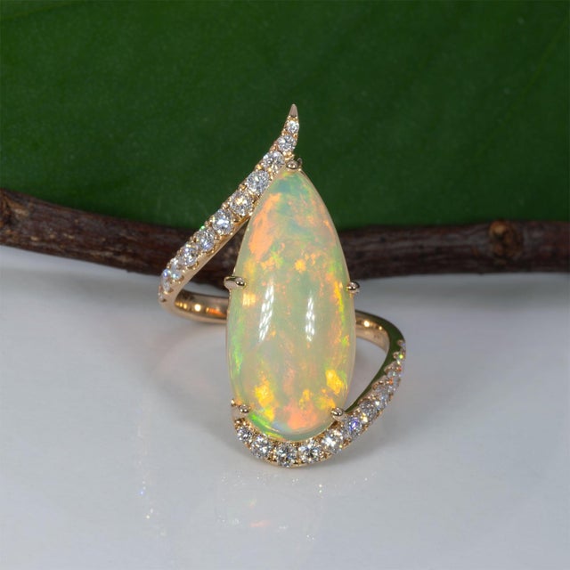 2020s 5.1Ct Ethiopian Opal Cabochon Ring With Natural Diamond Accents: Solid 14k Gold, Size 6.75 For Sale - Image 5 of 9