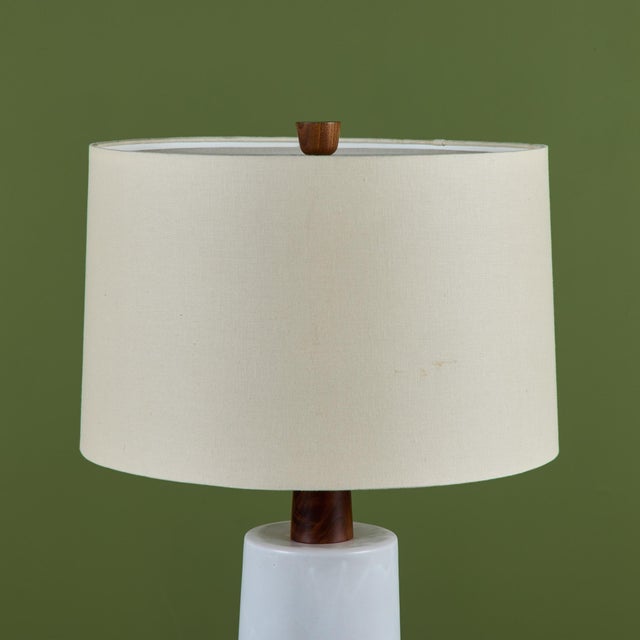 1950s Gordon and Jane Martz Large Scale Two-Tone Ceramic Table Lamp For Sale - Image 9 of 13