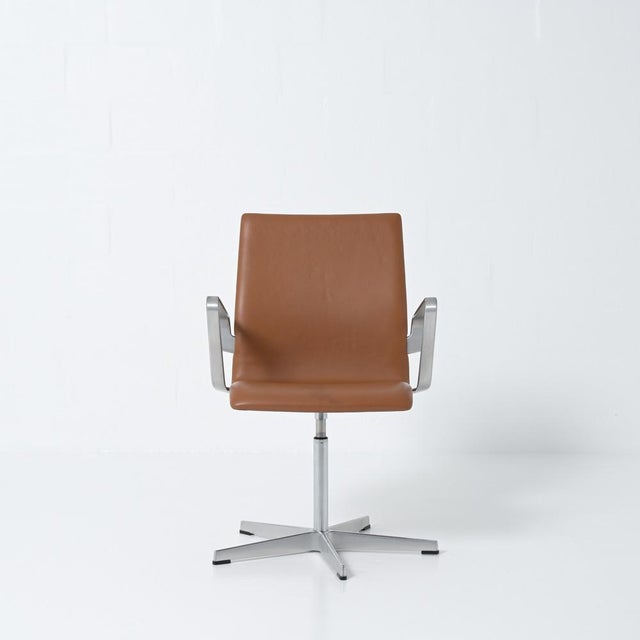 The Oxford chair was created in 1965 for the professors at St Catherine’s College at the University of Oxford by Arne...