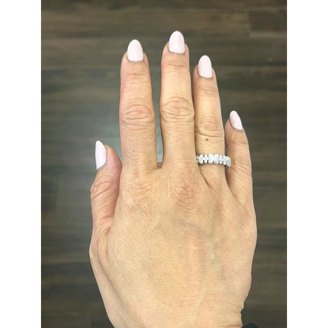 This gorgeous white diamond band features 98 diamonds weighing 1.25ct. The diamonds boast a color of F/G and VS1 in clarity.