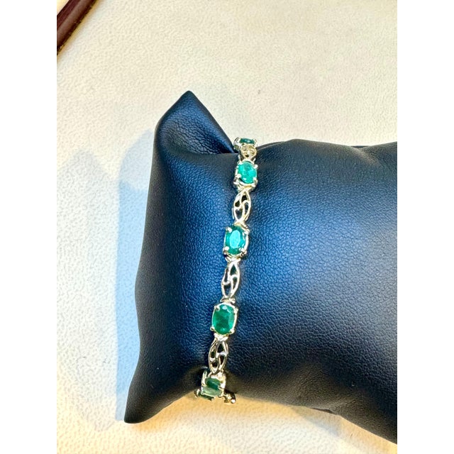 Contemporary 5.5 Ct Natural Emerald & Diamond Cocktail Tennis Bracelet 14 Karat Yellow Gold For Sale - Image 3 of 18