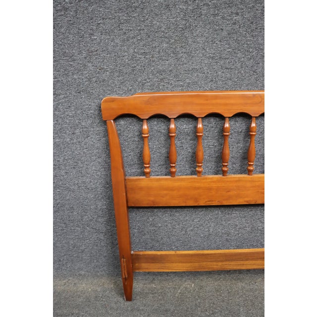 Henkel-Harris Solid Cherry Queen Bed – Early American Style For Sale - Image 9 of 11