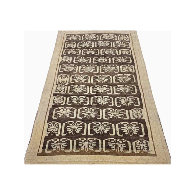 ACTUAL SIZE: 4’0″ x 6’9″ PRIMARY COLOR: Brown / Beige AGE: Old ORIGIN: Turkey MATERIALS: Wool FOUNDATION: Cotton...