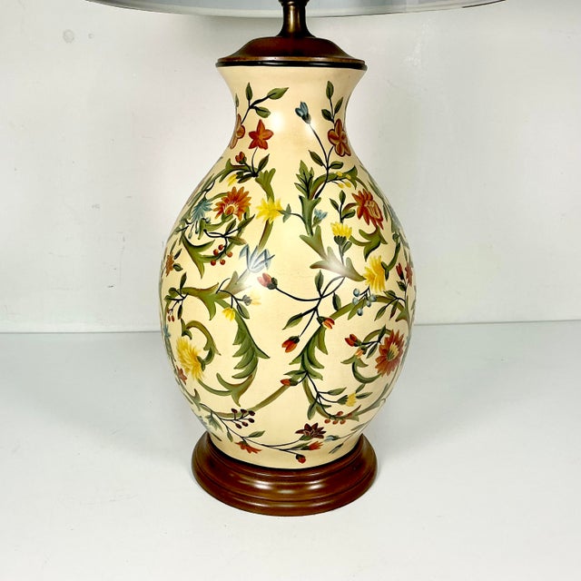 1980s Boho Chic Rustic European Italian Tuscany Style Ceramic Handpainted Flora Table Lamp With New Shade For Sale - Image 9 of 18