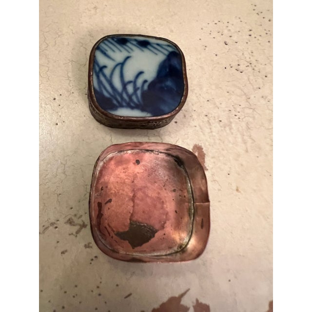 Traditional Vintage Ming or Ching Dynasty Trinket Box For Sale - Image 3 of 9