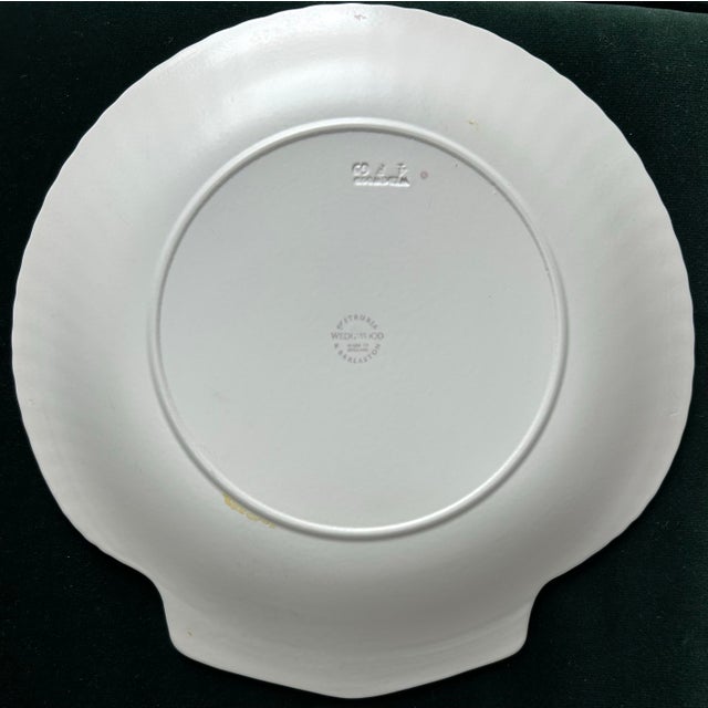 Vintage 1960’s Wedgwood Etruria & Barlaston 9" Scallop Shell Luncheon Plates ~ Set of 4 For Sale In Philadelphia - Image 6 of 6
