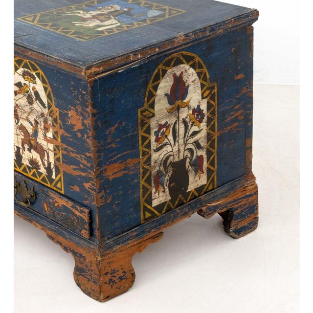 Early 19th Century American Polychromed Wood Blanket Chest, Ca. 1800 For Sale - Image 5 of 11