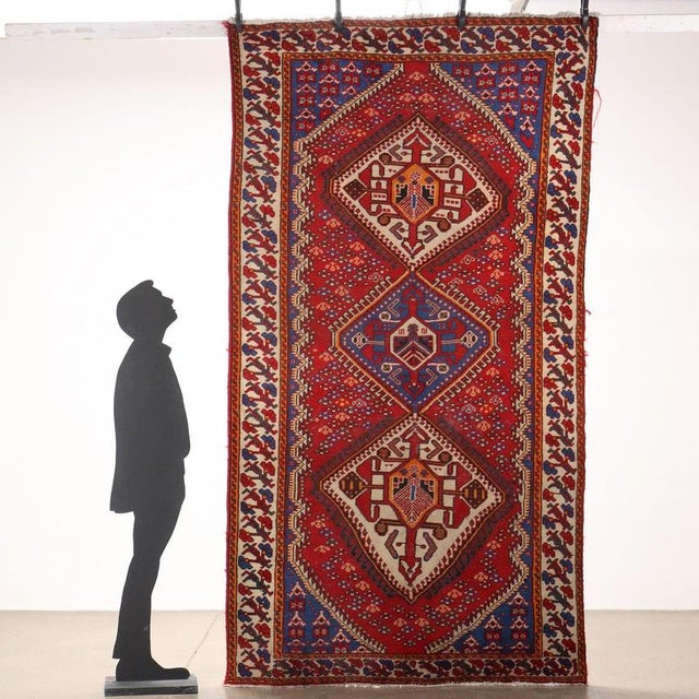 Shiraz rug in cotton and wool, large knot, manual production. This piece is attributed to the mentioned designer/maker. It...