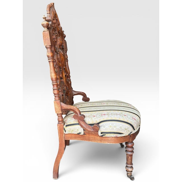 19thC Victorian Renaissance Revival Carved Walnut Armorial Slipper Chair. For Sale - Image 4 of 11