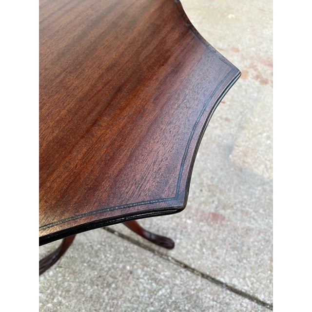 Scalloped Edge Inlaid Octagonal Mahogany Lamp Side Table For Sale - Image 4 of 12