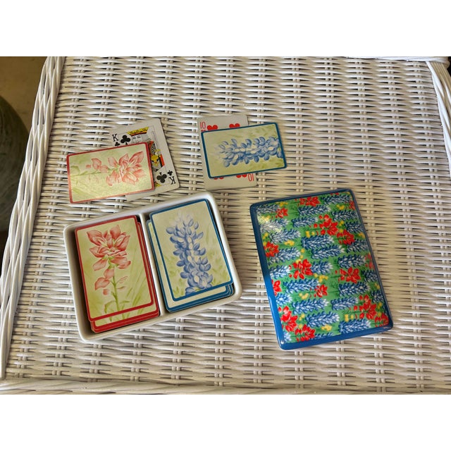 This would be a good display item for the blue & floral touch in a room. The flowers depicted on this divided ceramic box...